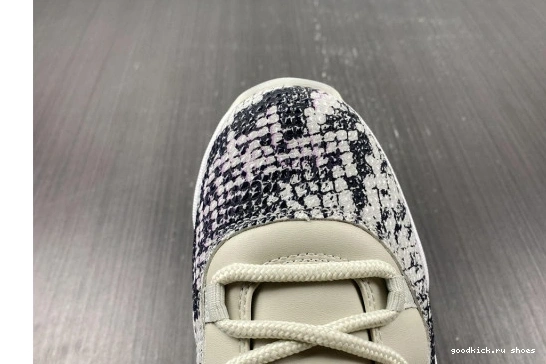 CD6847-002 Bone Snake 11 Jordan Low Light Retro CD6847-002 0424